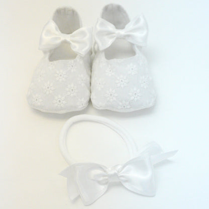Baby Shoe - Broderie Lace