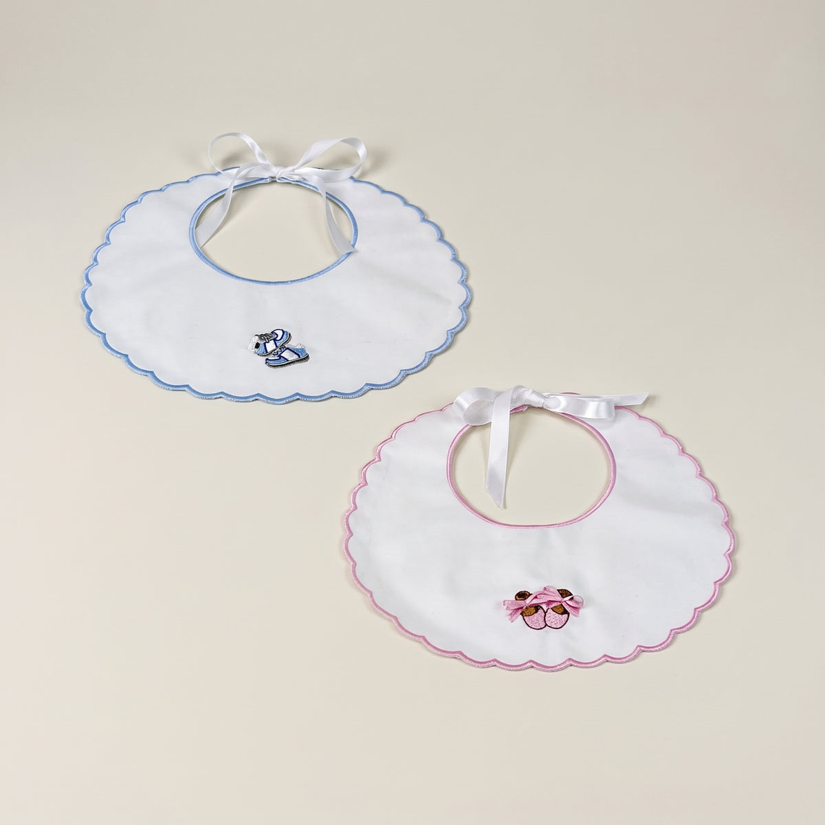 Batiste Bib with Embroidered Shoe
