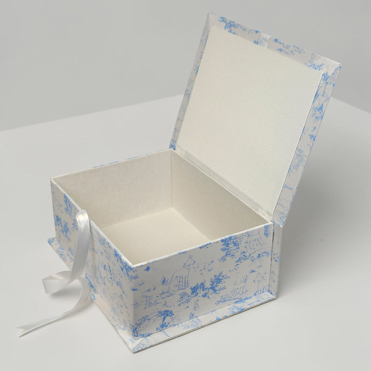 Heirloom Hounds Toile – Medium Baby Keepsake Box