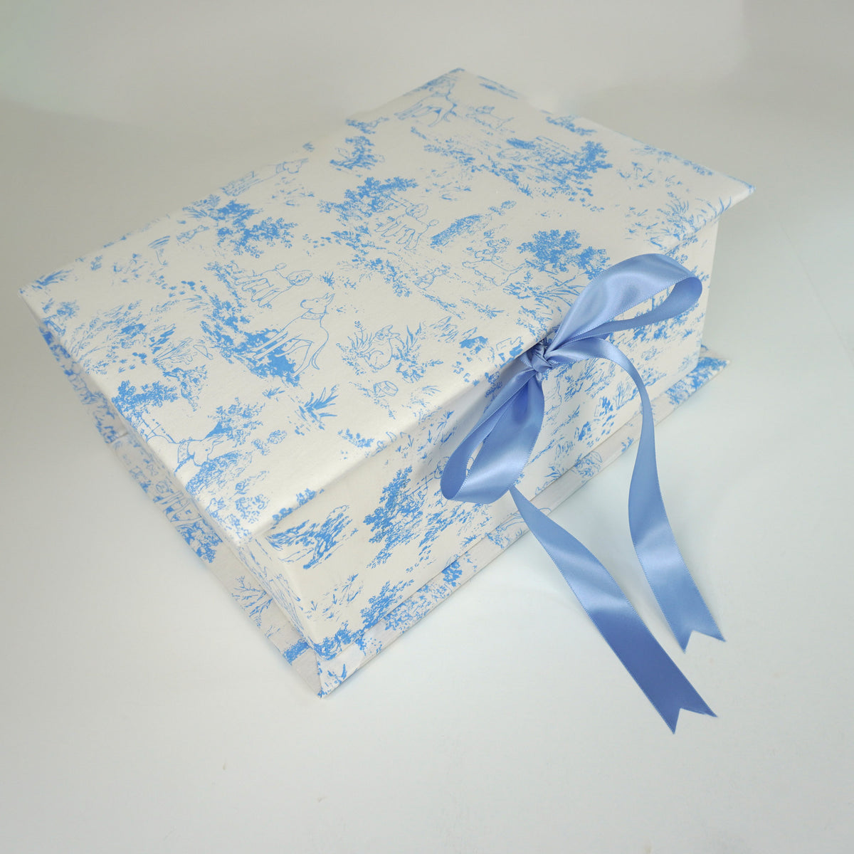 Heirloom Hounds Toile – Medium Baby Keepsake Box