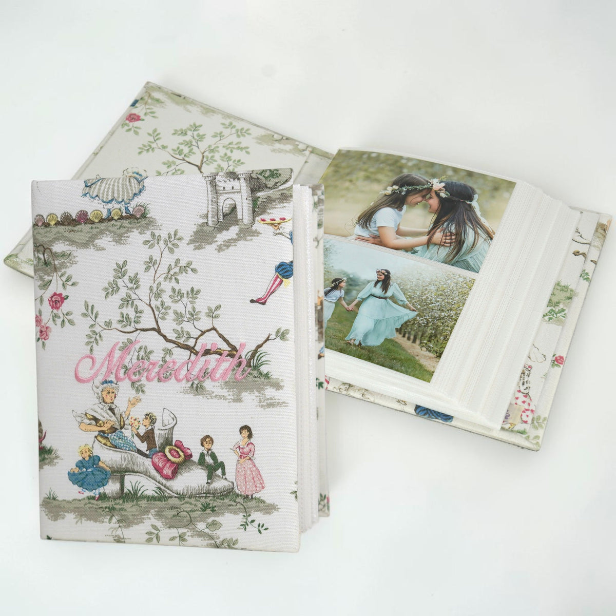 Over the Moon Nursery Rhyme Toile Toile – Medium Hardbound Album