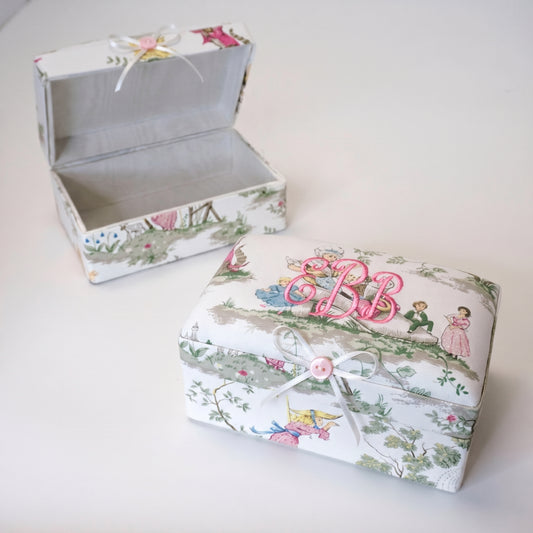 Over the Moon Nursery Rhyme Toile Toile – Small Baby Keepsake Box