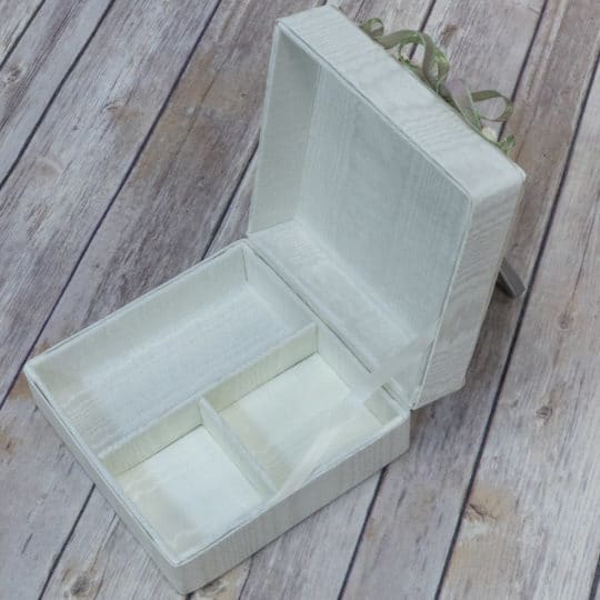 Baby-Jewelry-Box-BJ6-Cream-inside