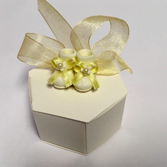 FBB-1-Cream-Favor-Box-with-Baby-Shoes